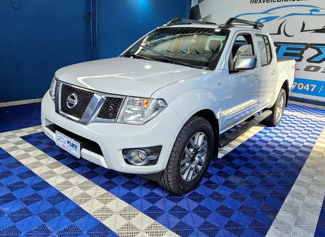 Carro Nissan Frontier 2015 2.5 TD CD 4x4 SL (Aut)