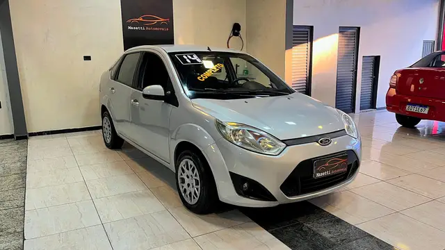 Carro Ford Fiesta Sedan 2014 SE Plus 1.6 RoCam (Flex)