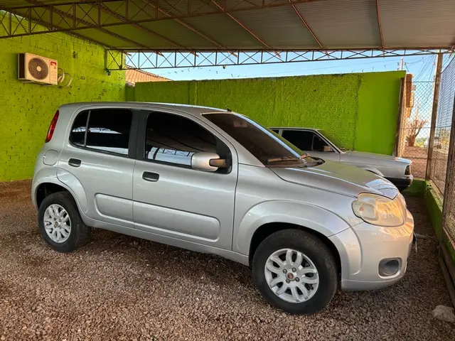 Carro Fiat Uno 2015 Vivace Italia 1.0 8V (Flex) 4p