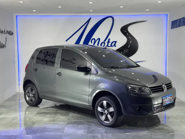 Carro Volkswagen Fox 2014 1.0 TEC (Flex) 4p