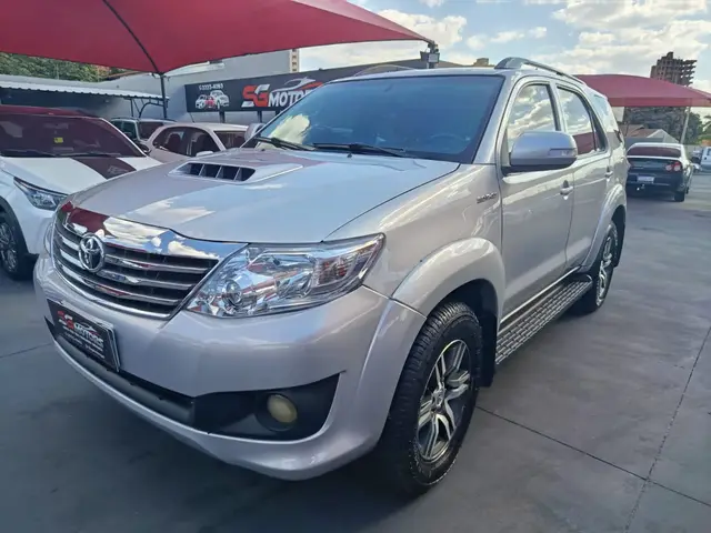 Carro Toyota Hilux SW4 2014 3.0 TDI 4x4 SRV 5L