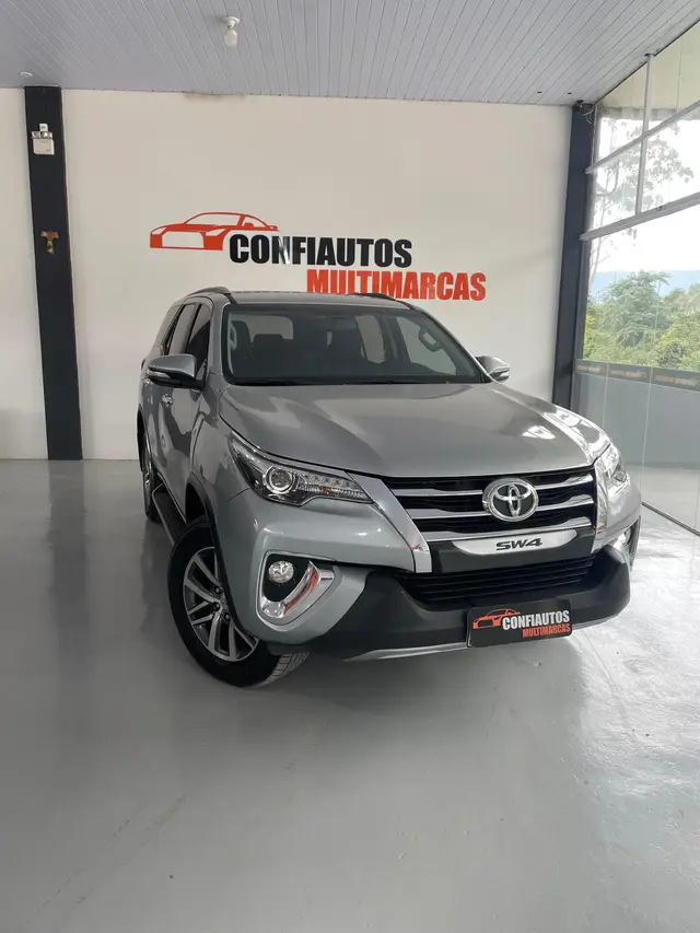 Carro Toyota SW4 2017 2.8 TDI SRX 5L 4x4 (Aut)