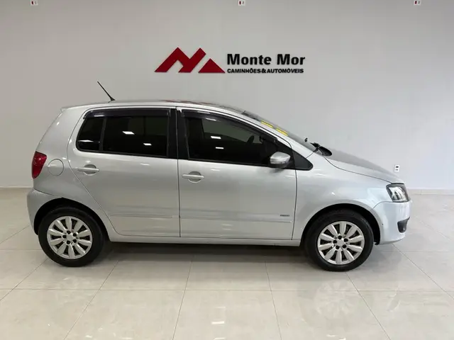 Carro Volkswagen Fox 2011 1.0 8V (Flex) 2p