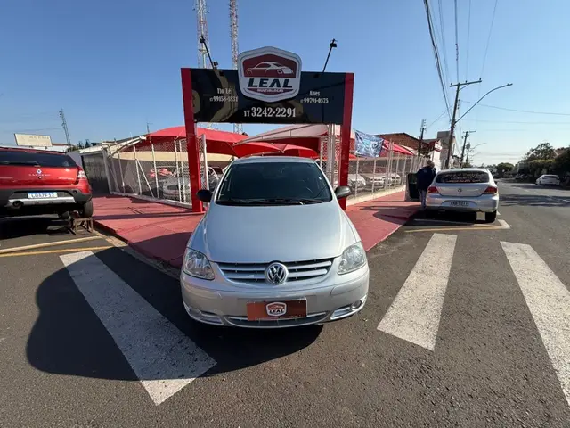 Carro Volkswagen Fox 2006 1.0 8V (Flex)