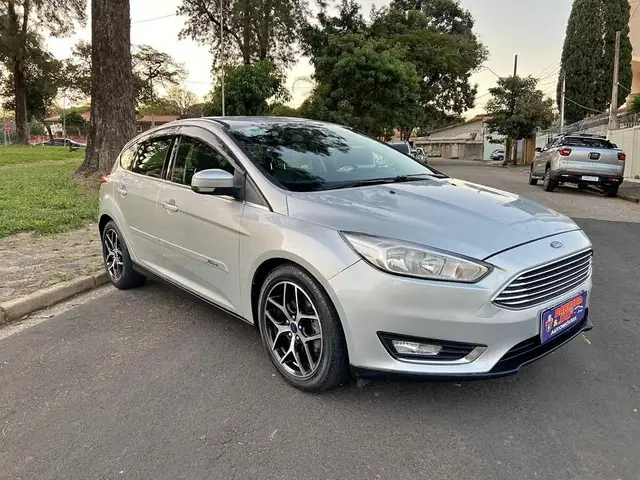 Carro Ford Focus Sedan 2016 Titanium Plus 2.0 PowerShift (Aut)