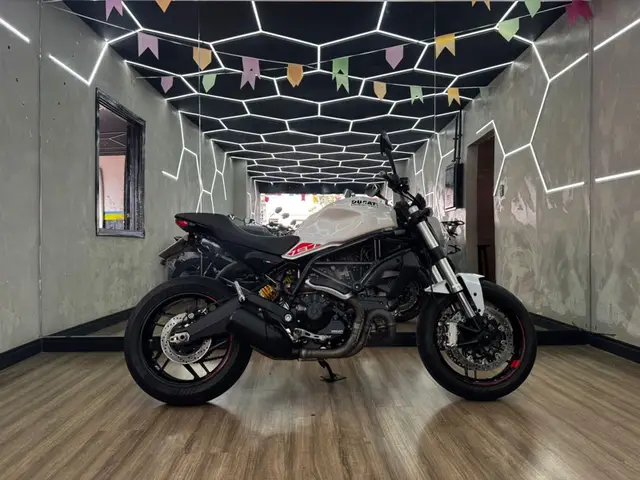 Moto Ducati Monster 2019 797