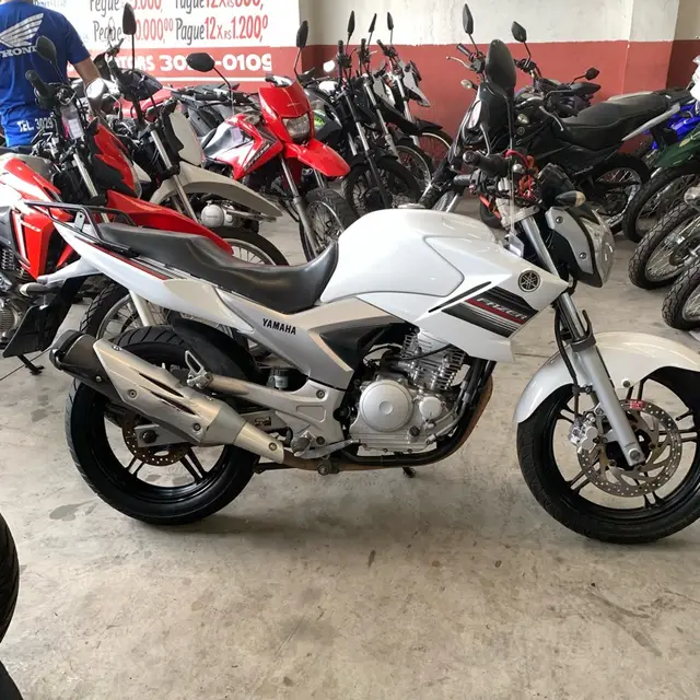 Moto Yamaha YS 250 Fazer 2014 Black Edition