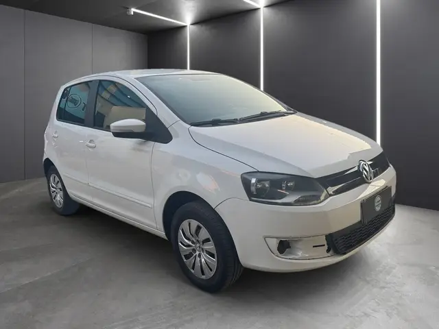 Carro Volkswagen Fox 2014 1.0 TEC  BlueMotion (Flex) 2p