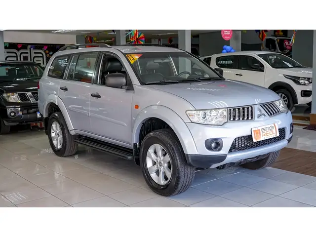 Carro Mitsubishi Pajero Dakar 2013 3.2 HPE 4WD (aut)