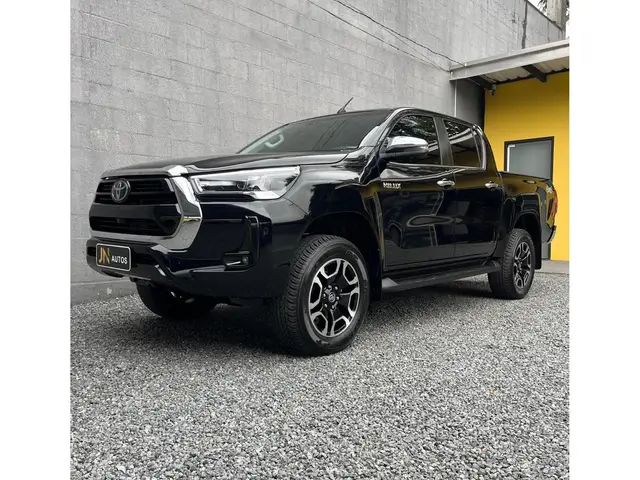 Carro Toyota Hilux Cabine Dupla 2023 SRX 4x4 2.8 Diesel