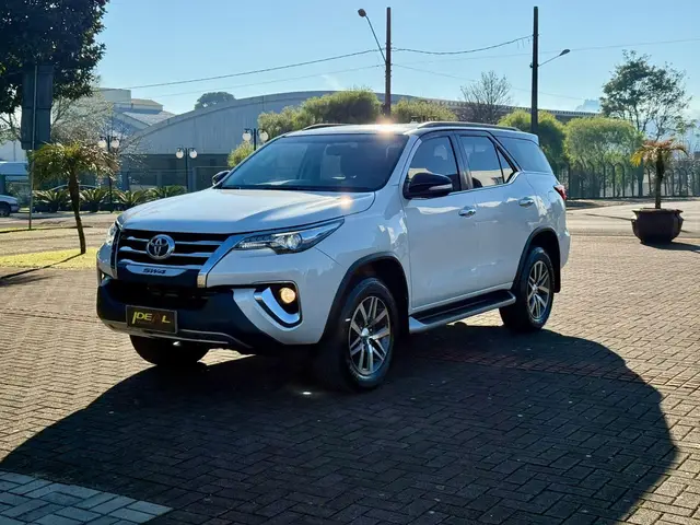 Carro Toyota SW4 2017 2.8 TDI SRX 7L 4x4 (Aut)