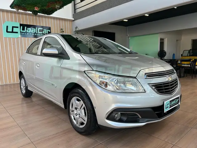 Carro Chevrolet Onix 2013 1.0 LT SPE/4