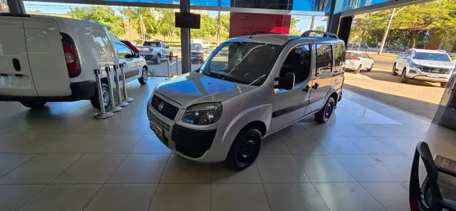 Carro Fiat Doblò 2019 Essence 1.8 7L (Flex)