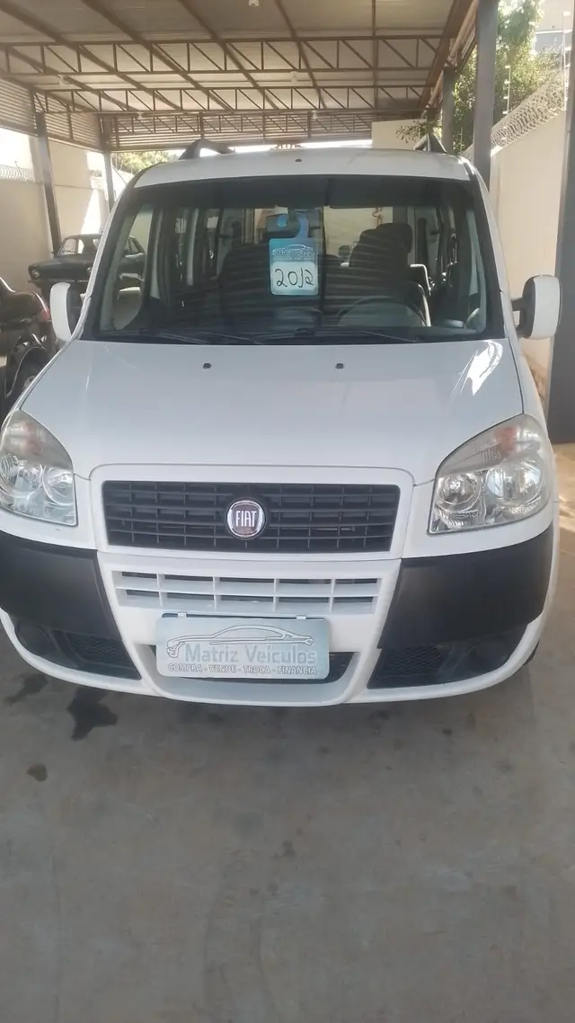 Carro Fiat Doblò 2012 Essence 1.8 16V (Flex)