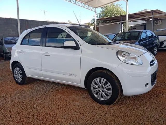 Carro Nissan March 2014 1.6 16V S (Flex)