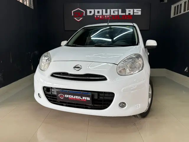 Carro Nissan March 2014 1.6 16V SV (Flex)