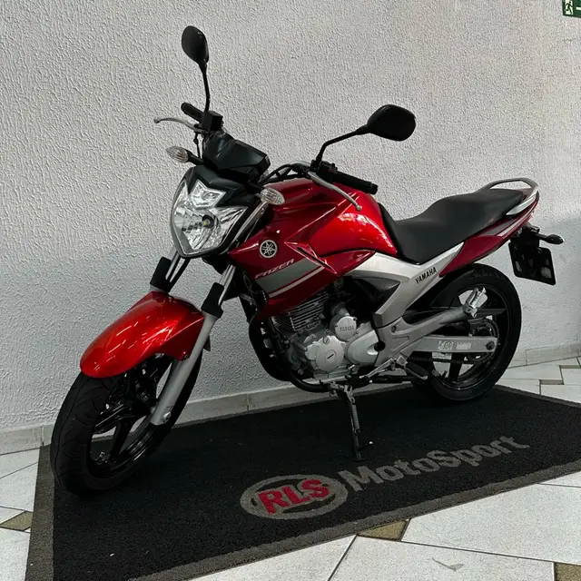 Moto Yamaha YS 250 Fazer 2014 Black Edition