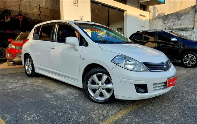 Carro Nissan Tiida 2013 SL 1.8 (flex) (aut)