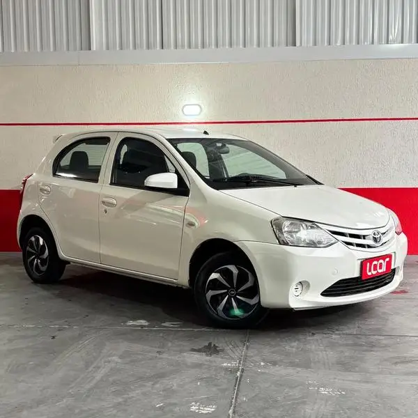 Carro Toyota Etios 2014 X 1.3 (Flex)