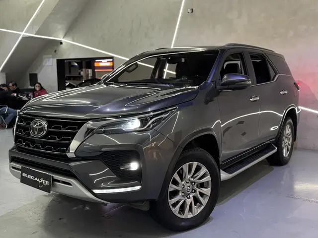 Carro Toyota SW4 2021 SRX 2.8 turbodiesel 7L 4x4 (Aut)