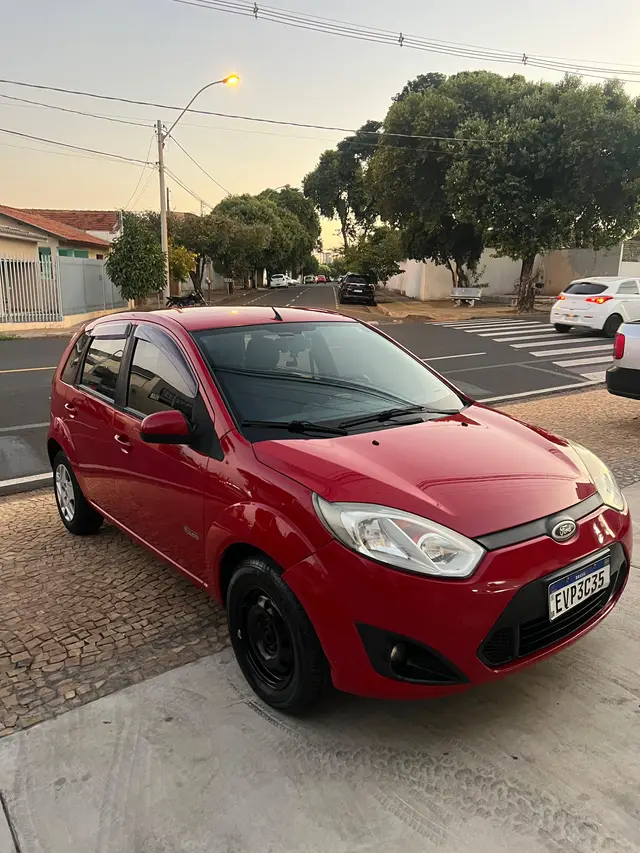 Carro Ford Fiesta Hatch 2011 1.0 (Flex)