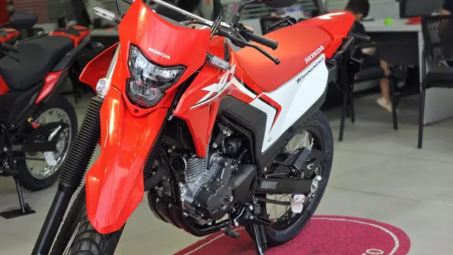 Moto Honda XR 300L 2025 Tornado