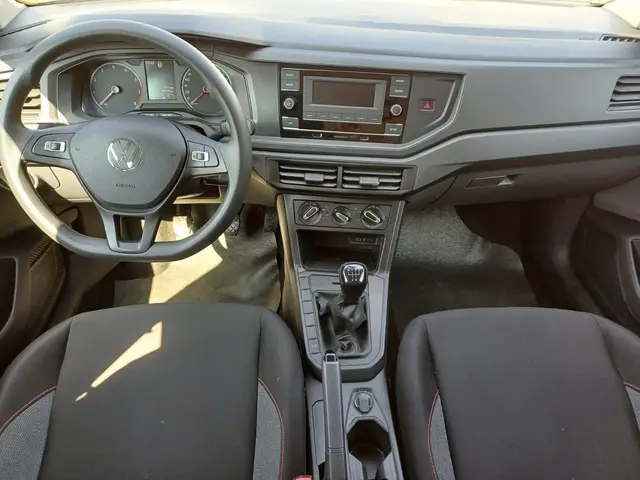 Carro Volkswagen Polo 2024 Track 1.0 Flex 12V 5p
