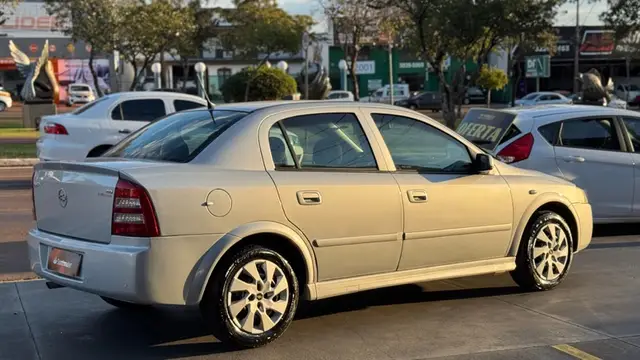 Carro Chevrolet Astra Sedan 2005 Comfort 2.0 (Flex)