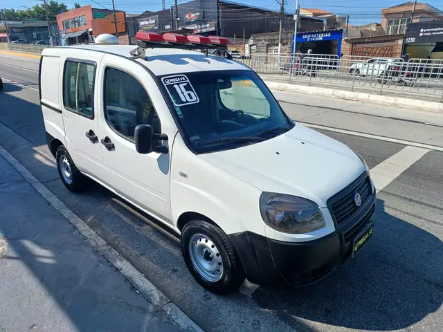 Carro Fiat Doblò Cargo 2016 Doblò 1.8 E.torQ Ambulância (Flex)