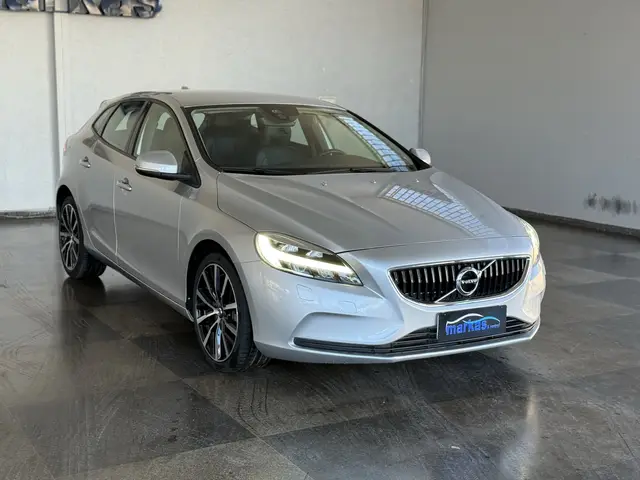 Carro Volvo V40 2019 2.0 T4 Momentum