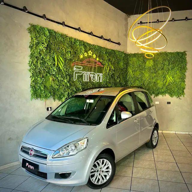 Carro Fiat Idea 2014 Attractive 1.4 8V (Flex)