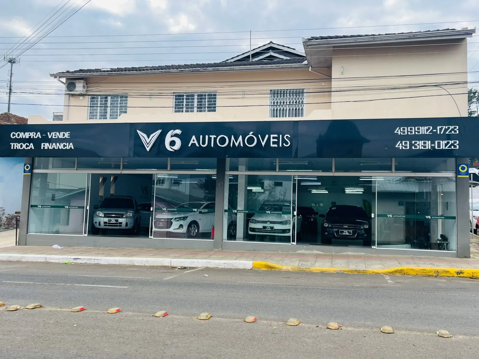 Fachada da loja V6 AUTOMOVEIS - Curitibanos - SC