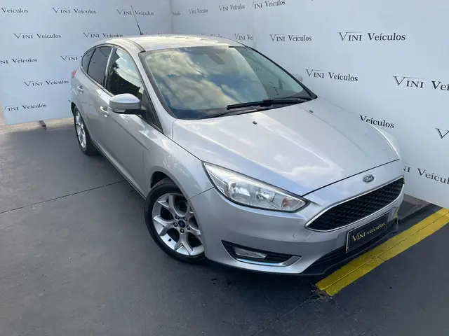 Carro Ford Focus Hatch 2016 SE Plus 2.0 PowerShift