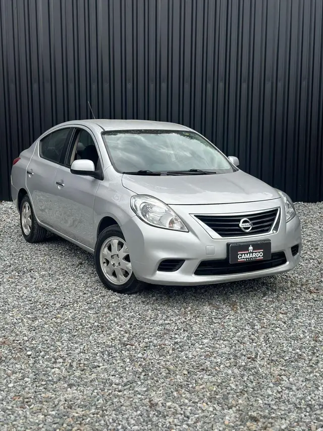 Carro Nissan Versa 2014 1.6 16V SV (Flex)