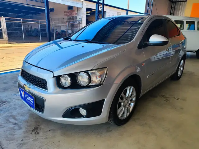 Carro Chevrolet Sonic 2012 Hatch LTZ (Aut)