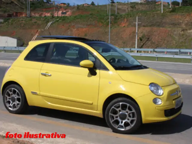 Carro Fiat 500 2010 Lounge 1.4 16V