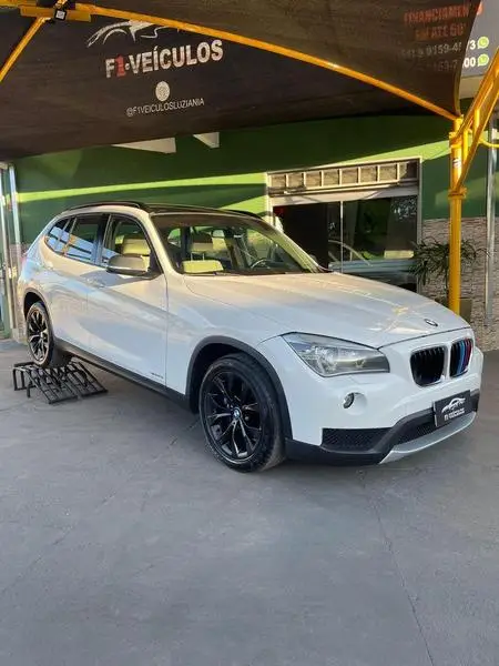 Carro BMW X1 2014 2.0 sDrive18i Top (aut)