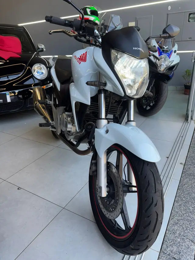 Moto Honda CB 300R 2014 Repsol