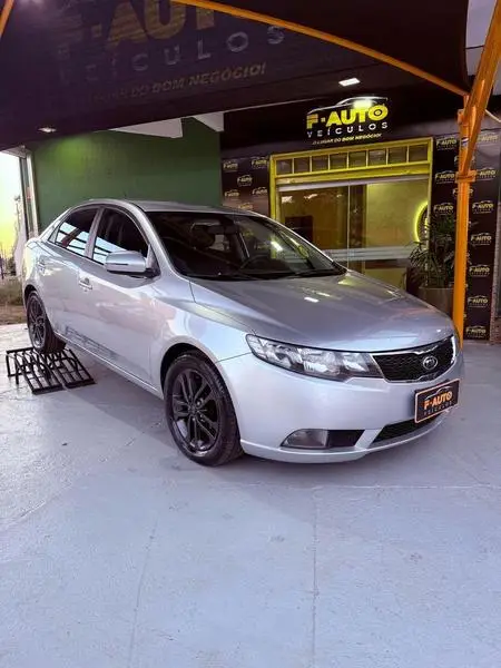 Carro Kia Cerato 2011 1.6 16V