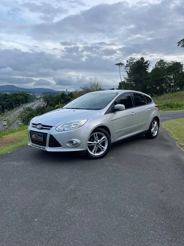 Carro Ford Focus Hatch 2014 SE 2.0 16V PowerShift