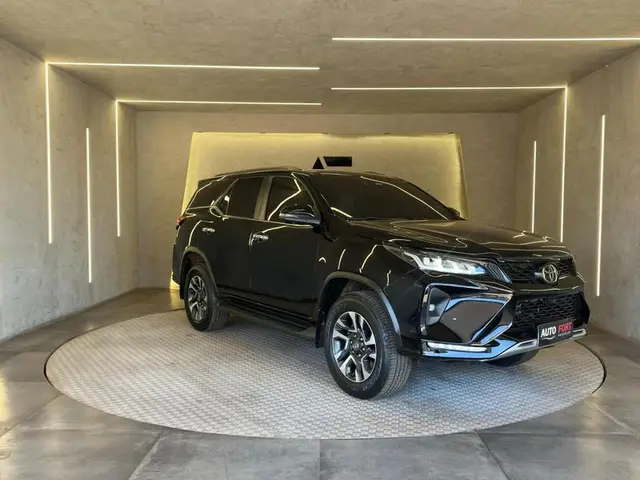 Carro Toyota SW4 2023 Diamond  2.8 turbodiesel 7L 4x4 (Aut)