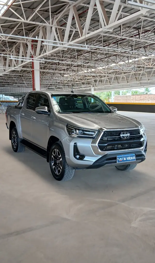 Carro Toyota Hilux Cabine Dupla 2023 SRX Limited 4x4 2.8 Diesel