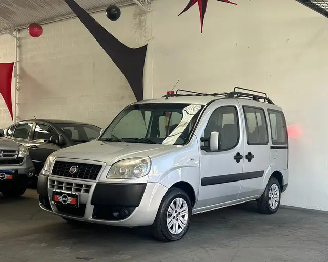 Carro Fiat Doblò 2013 Essence 1.8 16V (Flex)