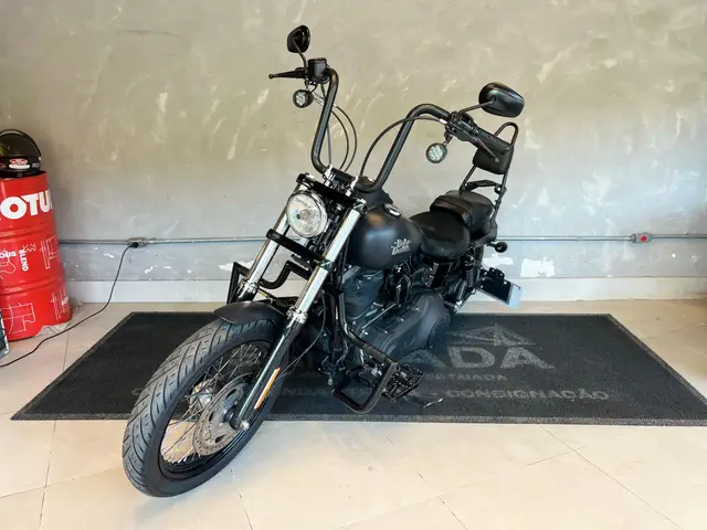 Moto Harley-Davidson Dyna 2016 Street Bob