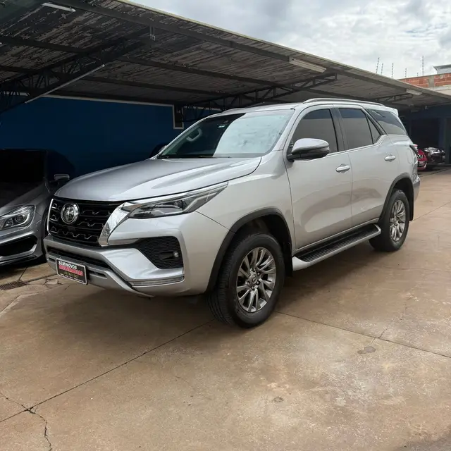 Carro Toyota SW4 2021 SRX 2.8 turbodiesel 7L 4x4 (Aut)