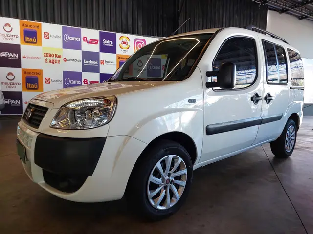 Carro Fiat Doblò 2021 Essence 1.8 16V (Flex)