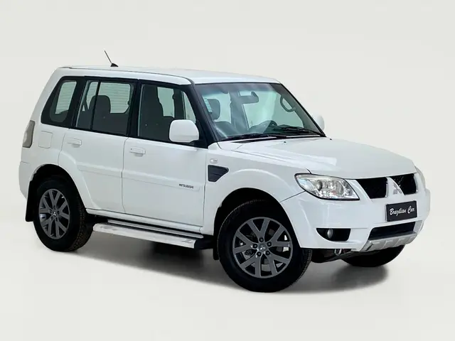 Carro Mitsubishi Pajero TR4 2015 2.0 16V 4x2 (Flex)