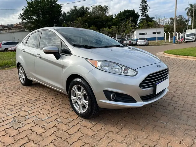 Carro Ford New Fiesta Sedan 2015 1.6 SE PowerShift (Flex)