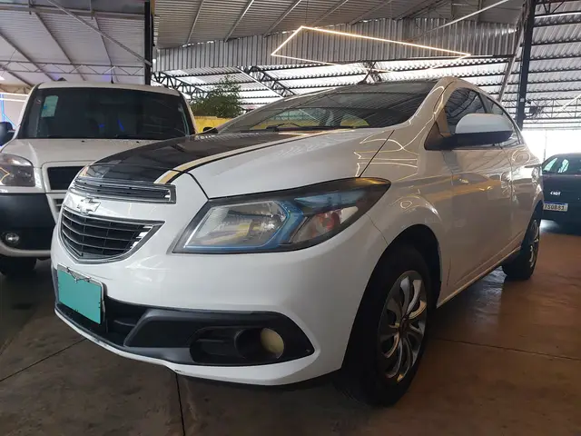 Carro Chevrolet Onix 2013 1.4 LT SPE/4