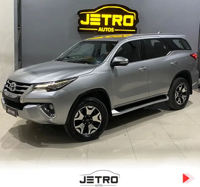 Carro Toyota SW4 2017 2.8 TDI SRX 7L 4x4 (Aut)